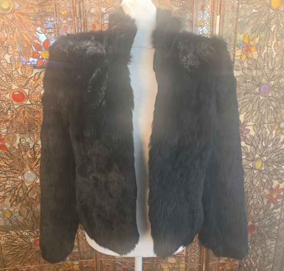 Pristine Genuine Black Rabbit Fur Cropped Tailor Fit Jacket Size Small - Picture 1 of 9